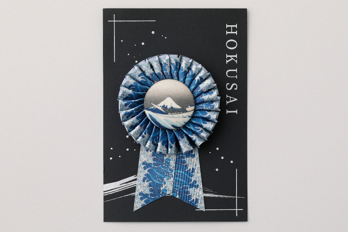 イニシャル刺しゅうのくるみボタン・ロゼット ( ボールチェーンタイプ