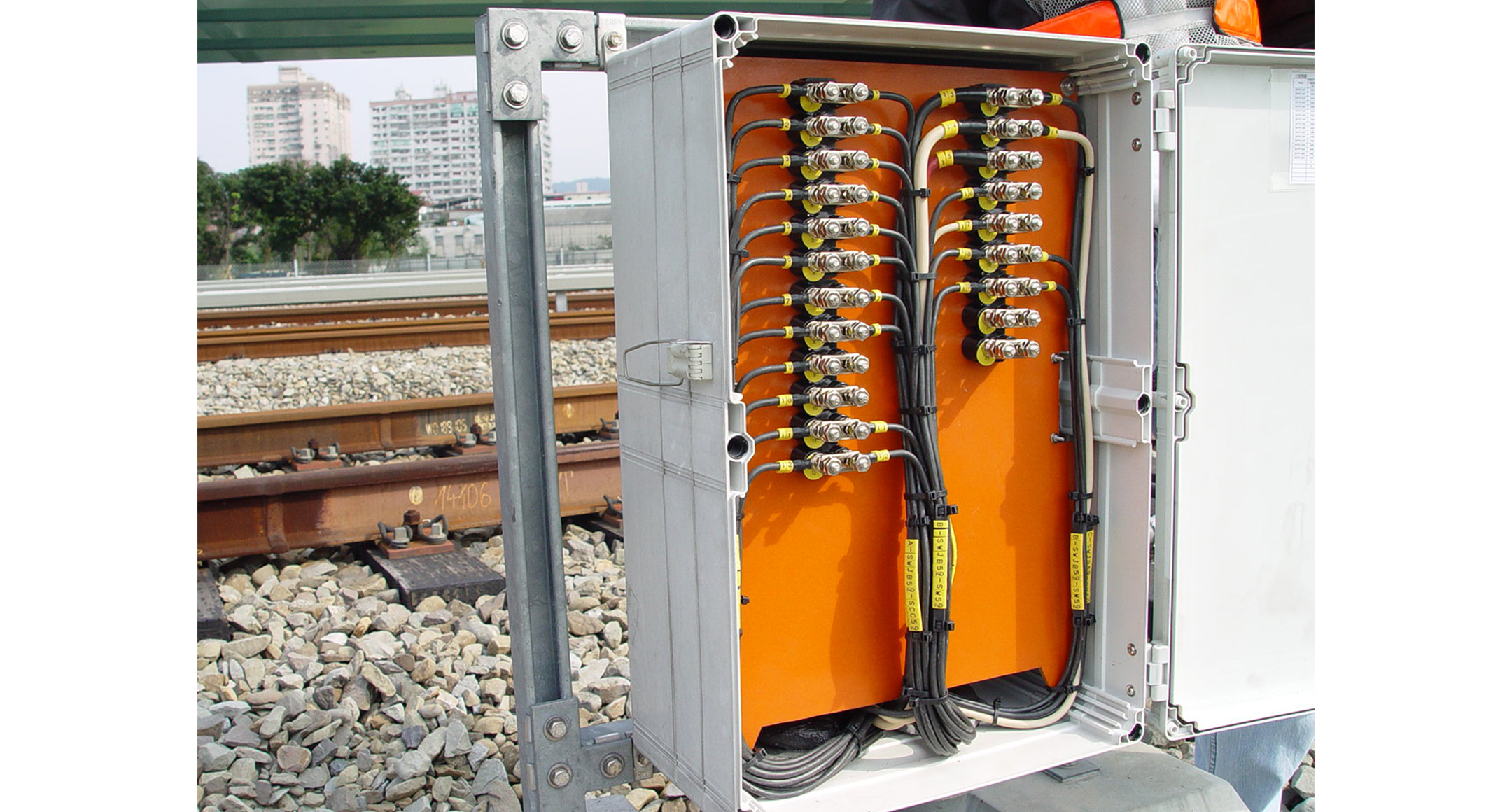 開閉式ポリカーボネートボックス WPCPシリーズ | 製品情報 | タカチ