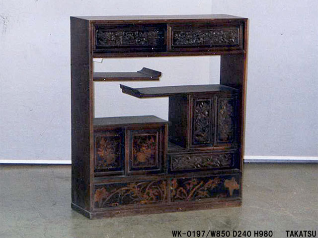 濃茶色彫刻入り和風飾り棚 – 高津装飾美術株式会社