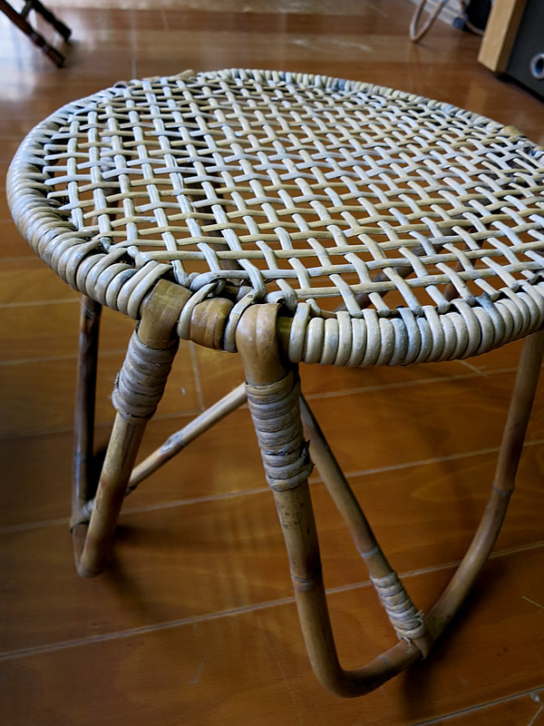 根曲竹の椅子たち - 竹虎四代目がゆく！