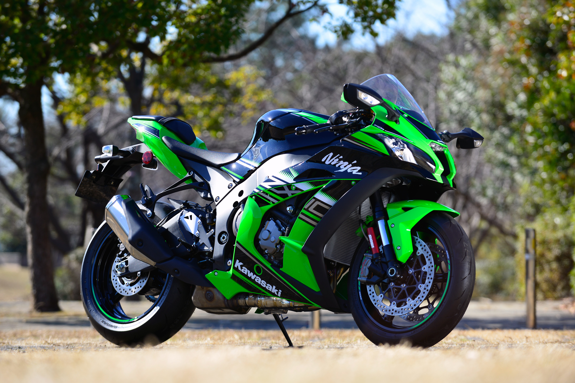 2016年 新型Ninja ZX-10Rの実車をチェック!! Winter Test Editionも
