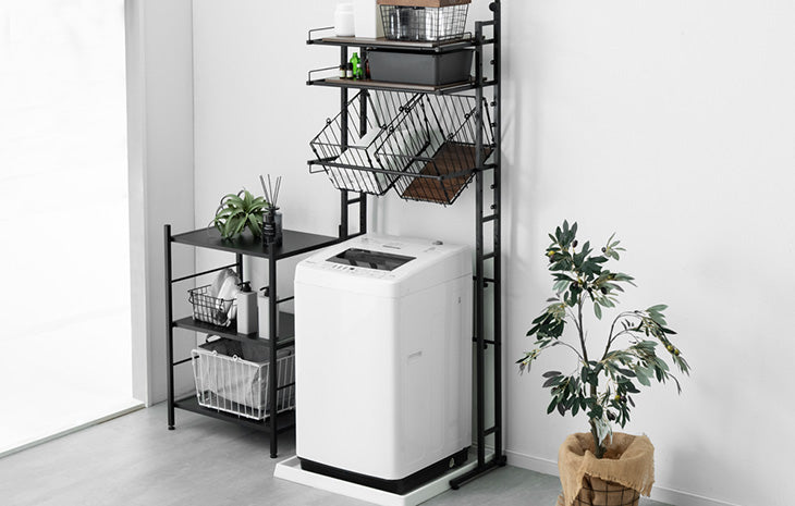 幅64～94] 突っ張り式ランドリーラック 伸縮 バスケット付 棚板 高さ