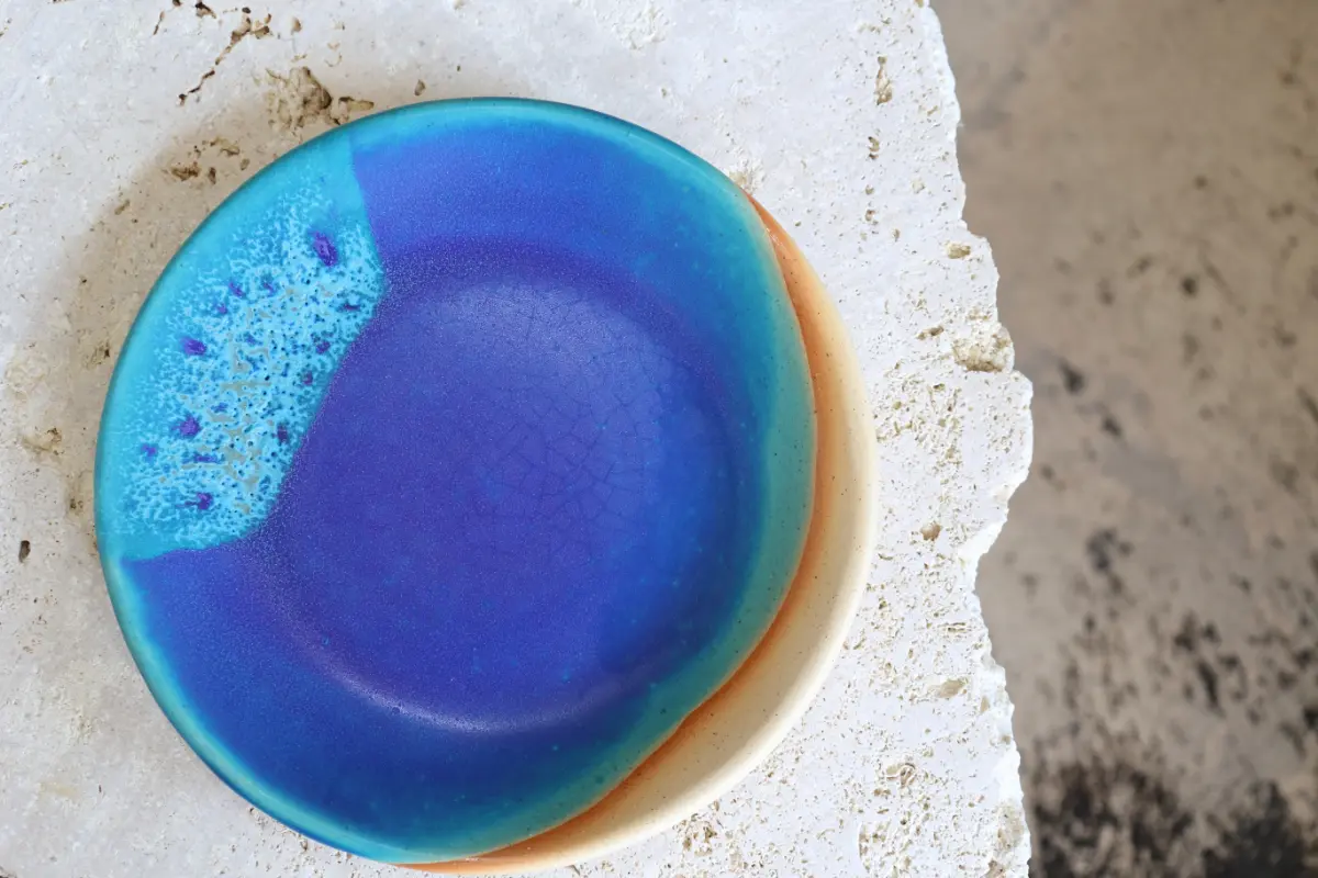 沖縄の青い海を、そのまま自宅の食卓に「うるま陶器」で見つけた