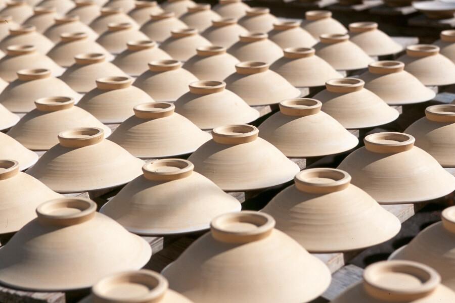 小石原焼き｜素朴で温かい持ち味、陶磁器で日本初の伝統的工芸品に