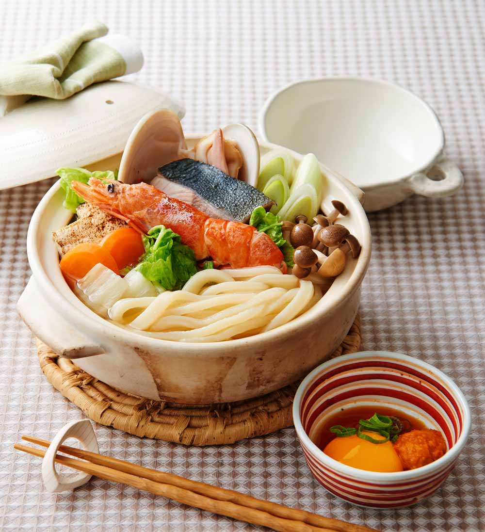 鍋焼きうどん | うどんレシピ | 冷凍食品ならテーブルマーク
