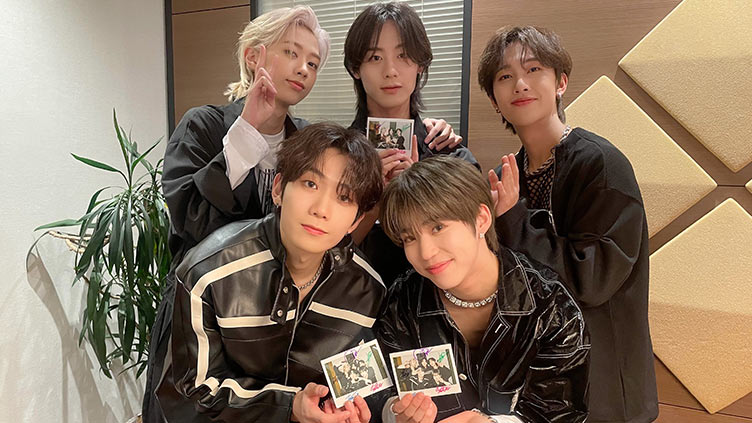 Hi-Fi Un!cornの直筆サイン入りチェキを抽選で3名様にプレゼント