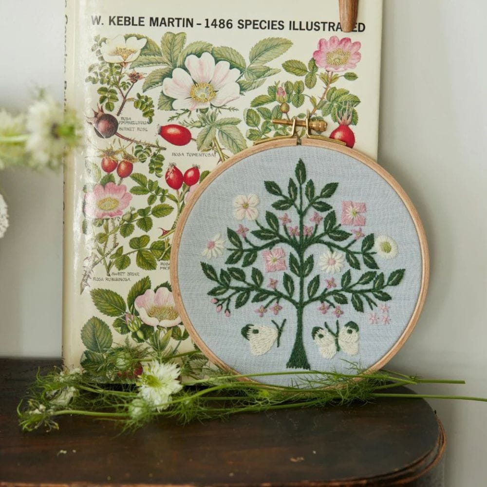 飾って楽しむ、額縁付き刺しゅうキット｜日本ヴォーグ社