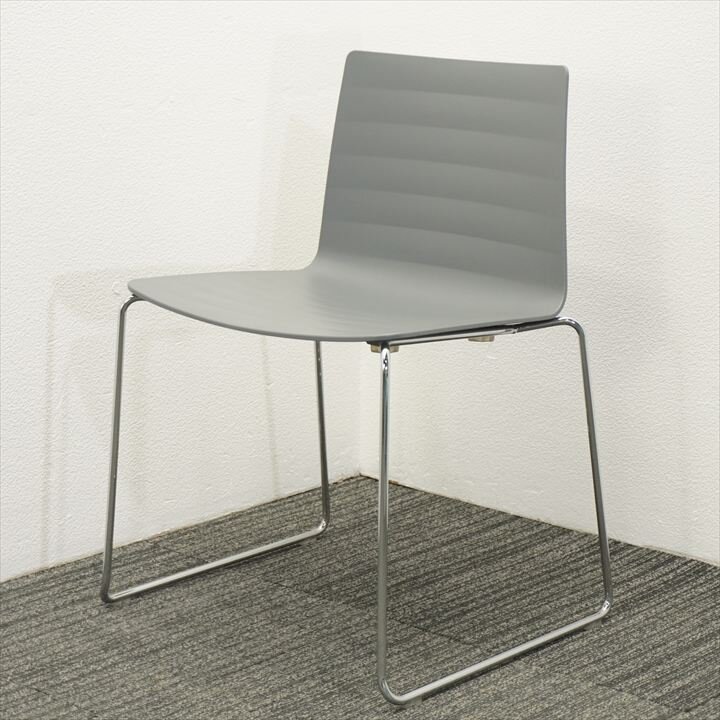 ヴィトラ .03(ゼロスリー) スタッキングチェア グレー- 中古オフィス