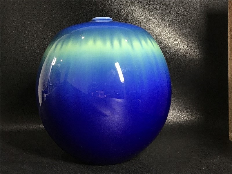 稀少 人間国宝 三代徳田八十吉 碧明燿彩 壷 花瓶】入荷致しました。