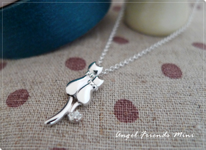 2匹の寄り添うネコ シルバーネックレス（ダイヤモンド） 未来天使