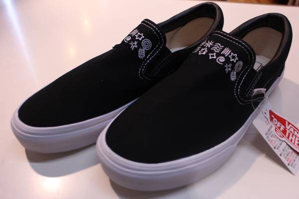 入荷速報】ファン必見！人気バンドコラボスニーカー[2015.07.30発行