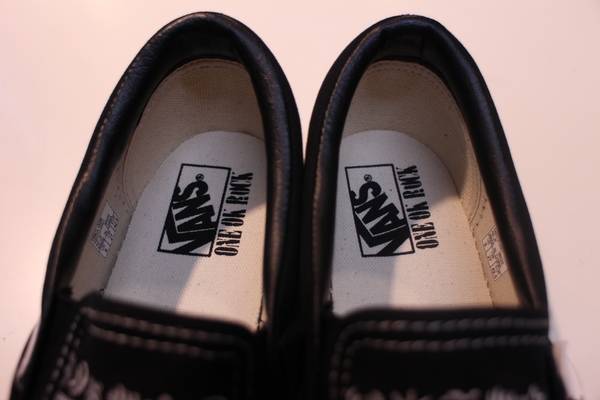 入荷速報】ファン必見！人気バンドコラボスニーカー[2015.07.30発行