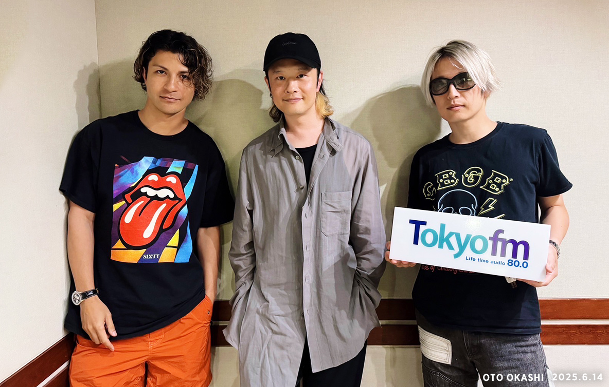 休養中の洋平さんに代わって [Alexandros] メンバー磯部寛之さん・白井