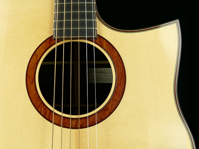 Botanist15木との対話で生まれるアコースティック・ギター、その美しき