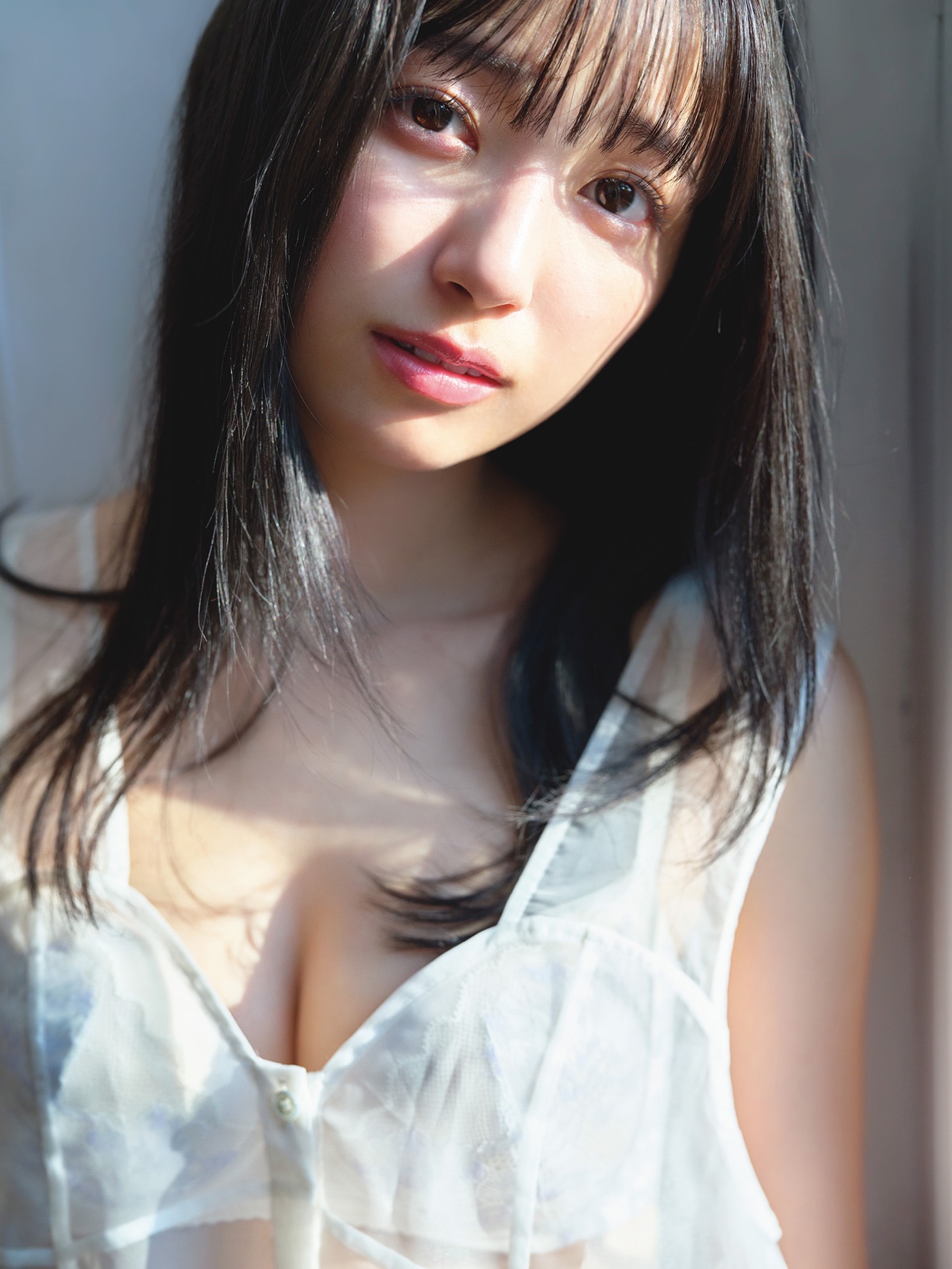 乃木坂46五百城茉央1st写真集『未来の作り方』より透け感のあるナイト