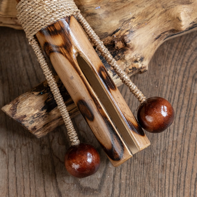 軽やかに響く 竹と木のナチュラルクラッパー｜バリ島の手作り民族楽器