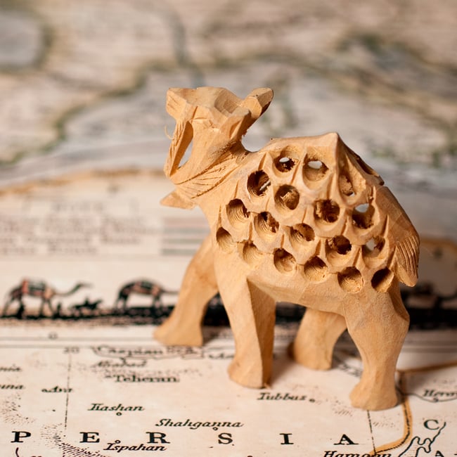 一木造り】インド職人の手作り透かし彫り木像 ジャリ - ラクダ の通販