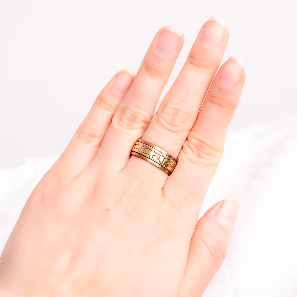 チベット 神様 指輪 リング 象形文字のような オンマニペメフム 真言