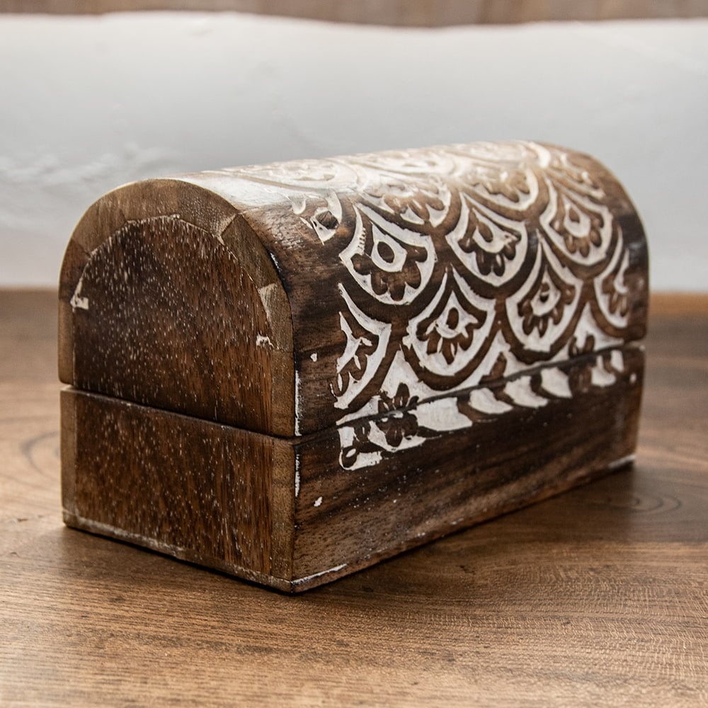 チェスト型の小物入れ 環境にやさしいマンゴーウッド製 9cm x 15.5cm