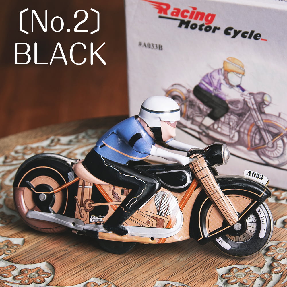 ゼンマイ式 アクセルターンを決めるクラシックバイクレーサー インドの