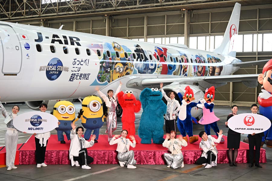 JAL、USJコラボの特別塗装機第4弾をお披露目 ドンキーコング初めて描く