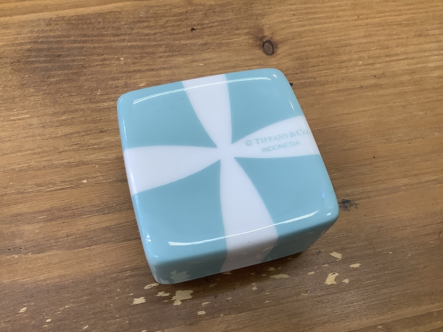 デザインとティファニーブルーが美しいTiffany&Coの小物入れが入荷致し