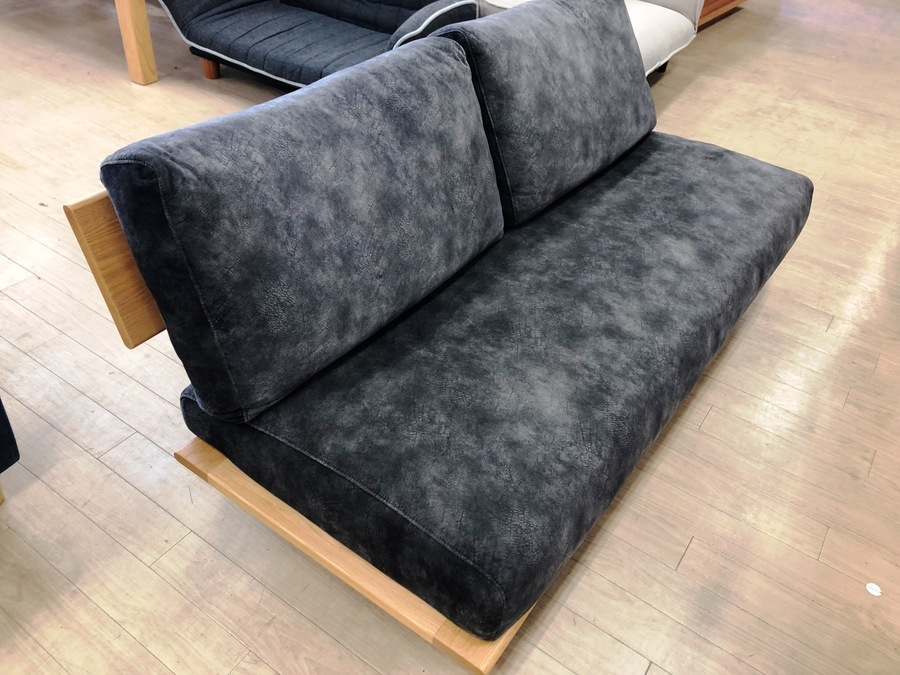 NAGANO INTERIOR(ナガノインテリア)の 2.5人掛けソファーを入荷しま