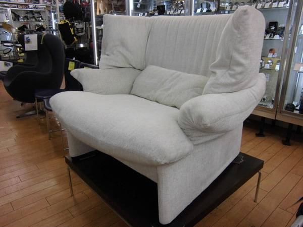 カッシーナの一人掛けソファー、ヴィコ・マジストレッティの『 ポルト