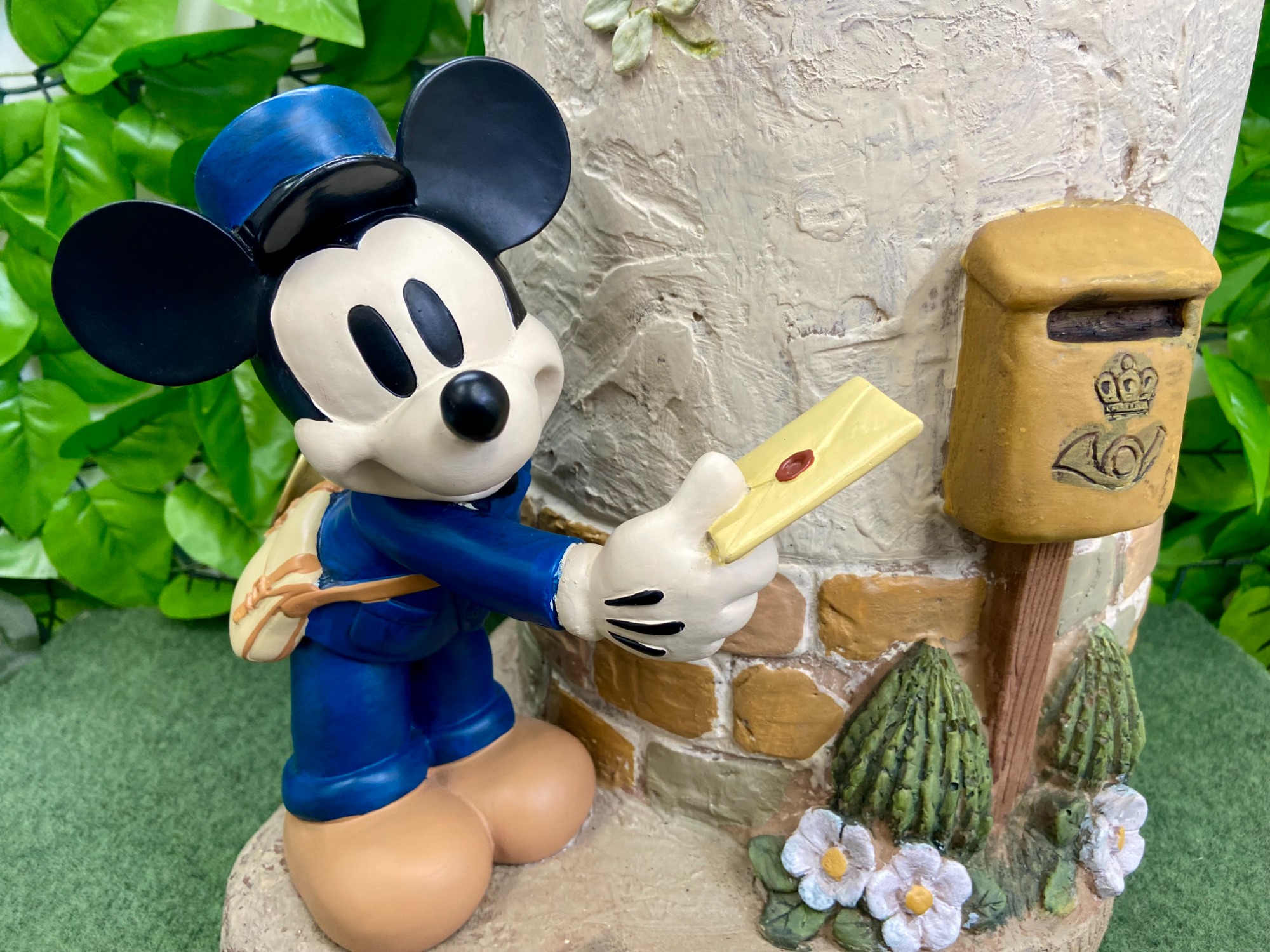 ファン必見！】キュートなポストマンミッキーの傘立てが新入荷しました