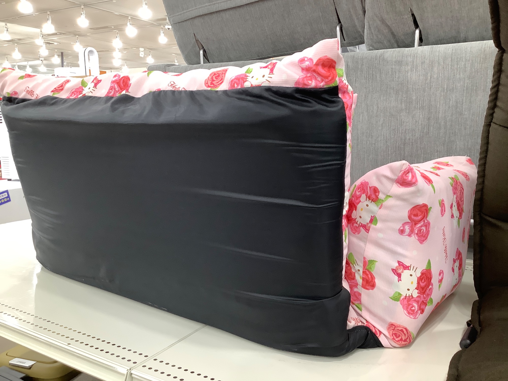 平成レトロ】ハローキティ 2人掛けソファー 入荷いたしました！｜2025