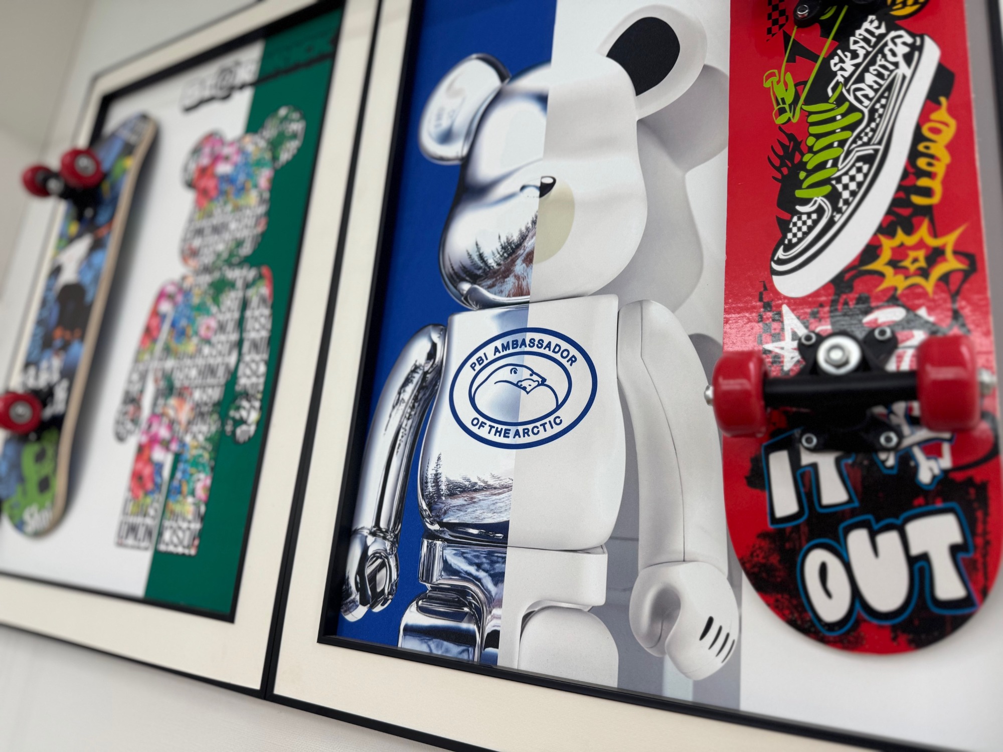 BE@RBRICK】枠から飛び出す！ベアブリックのアートパネルが2点入荷しま