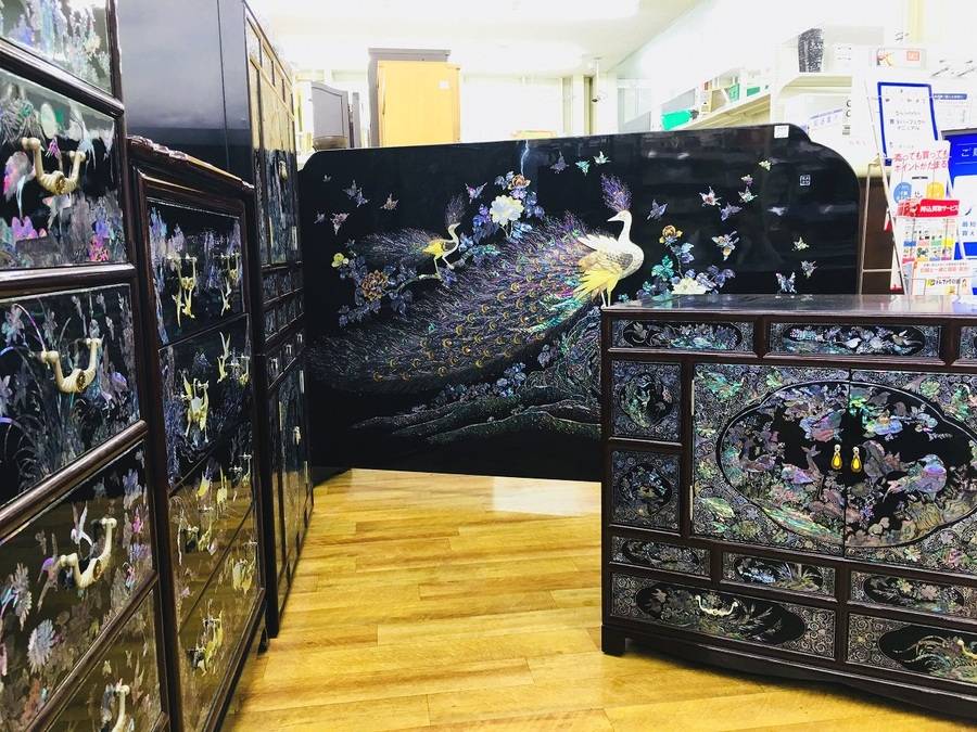 七色に光り輝く螺鈿家具コーナーのご紹介♪【川崎野川店】｜2018年02月