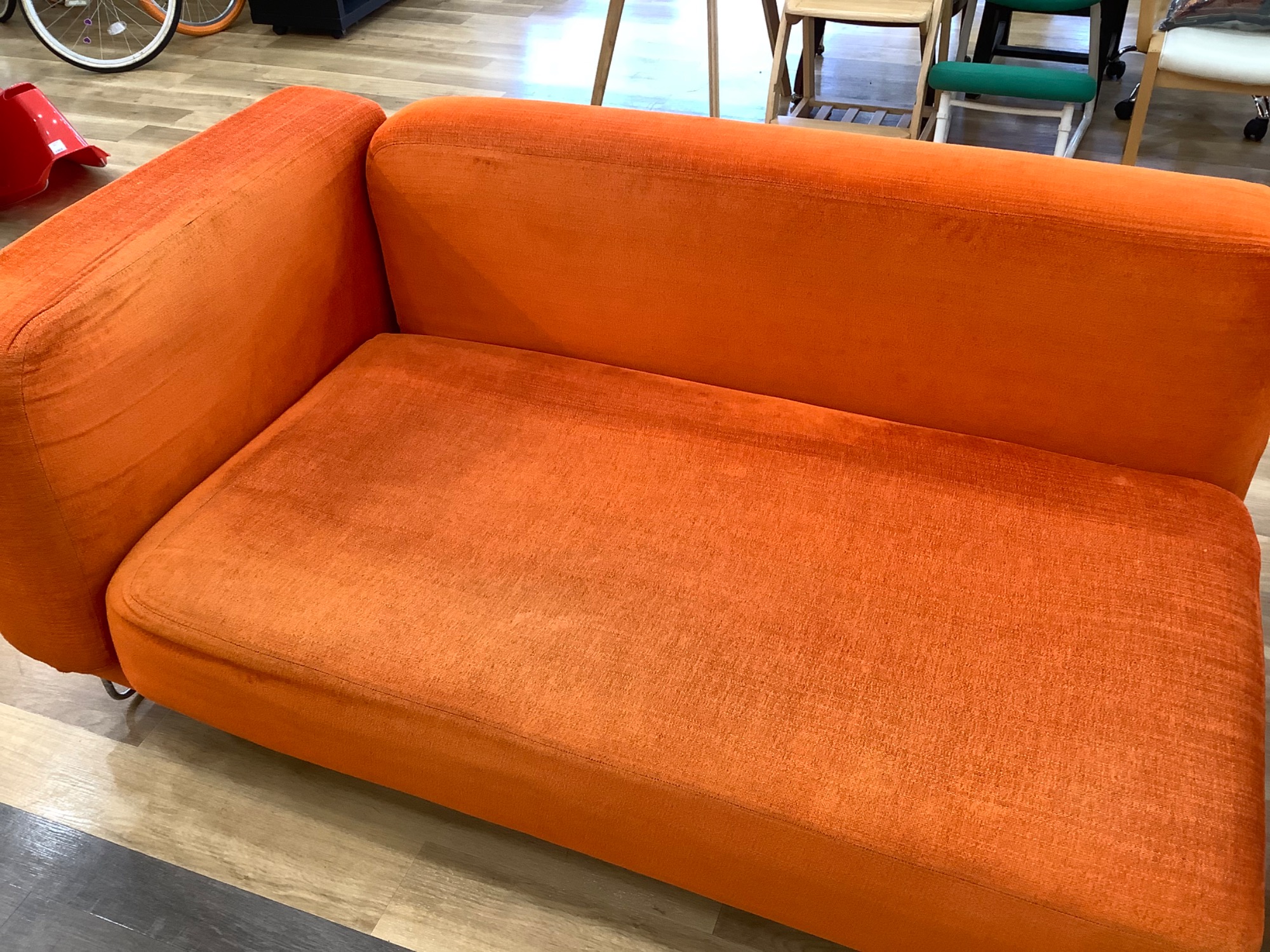 IKEA】とってもきれいなオレンジ色の2人掛けソファをご紹介♪♪｜2022
