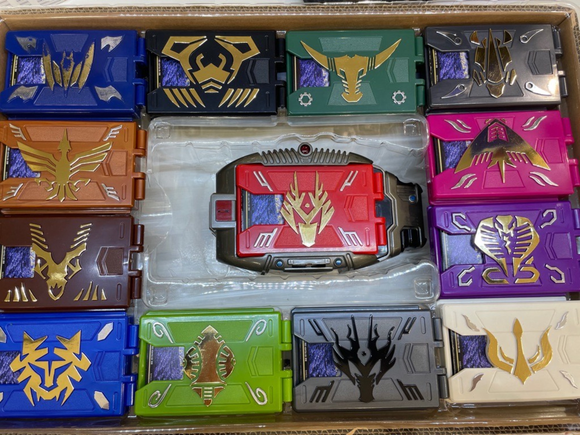 仮面ライダー龍騎より『変身ベルトVバックル13ライダーセット