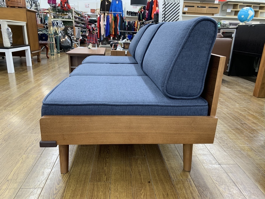 UNICO（ウニコ）のALBERO（アルベロ）3人掛けソファが入荷致しました