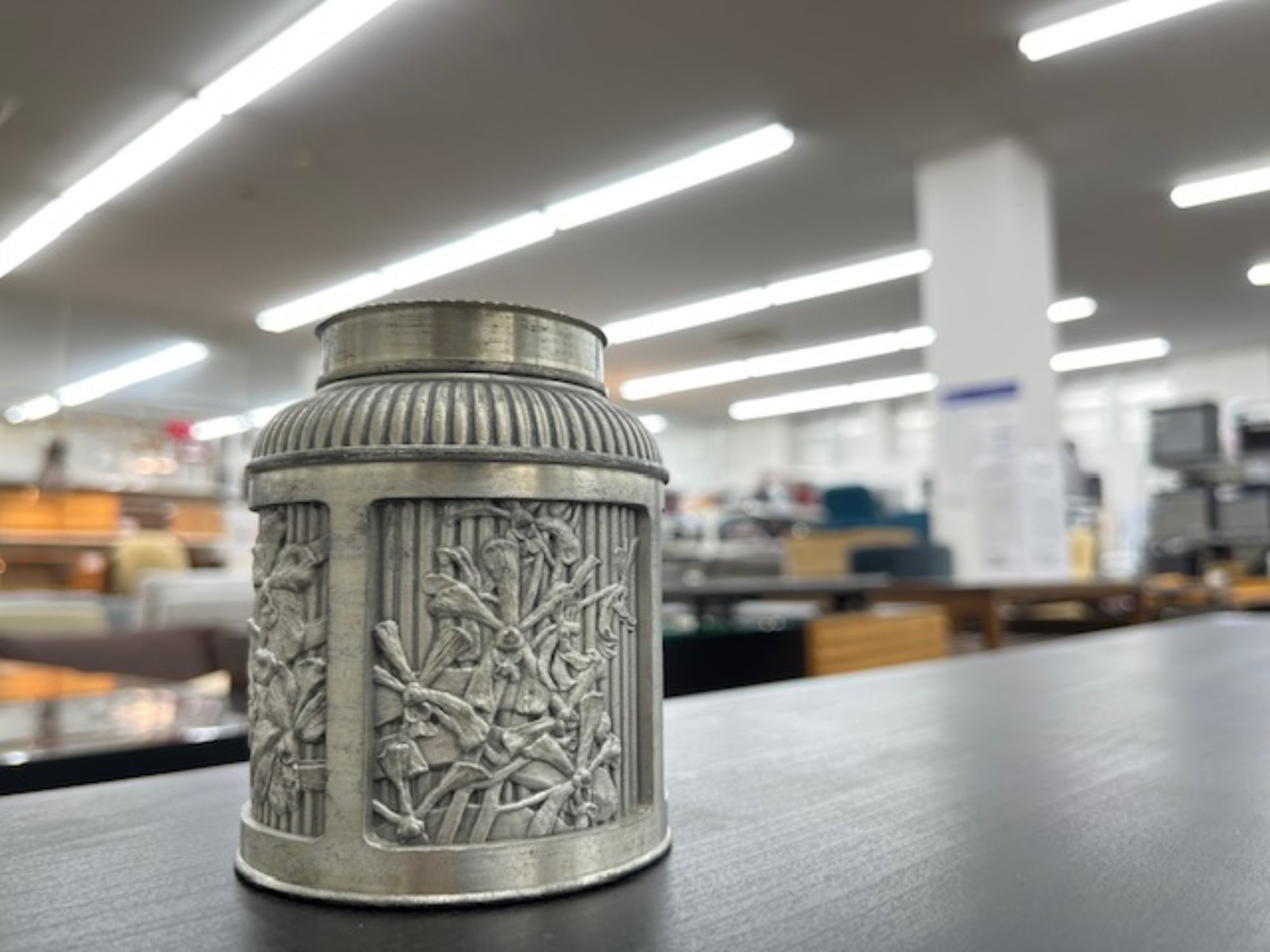 ROYAL SELANGOR PEWTER/ロイヤルセランゴール】の茶筒のご紹介です