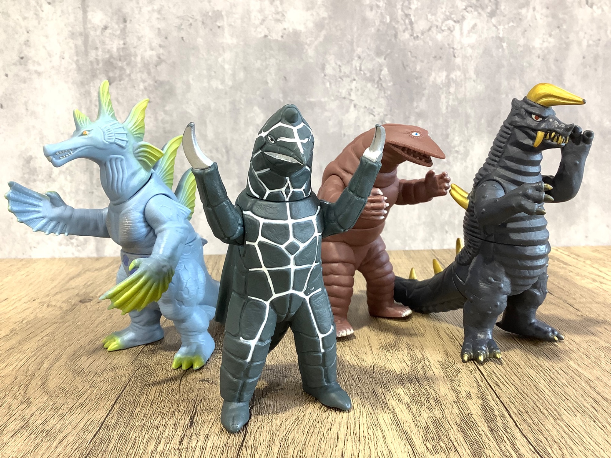 ウルトラマン ライブサイン付 怪獣ソフビがまとめて入荷しました