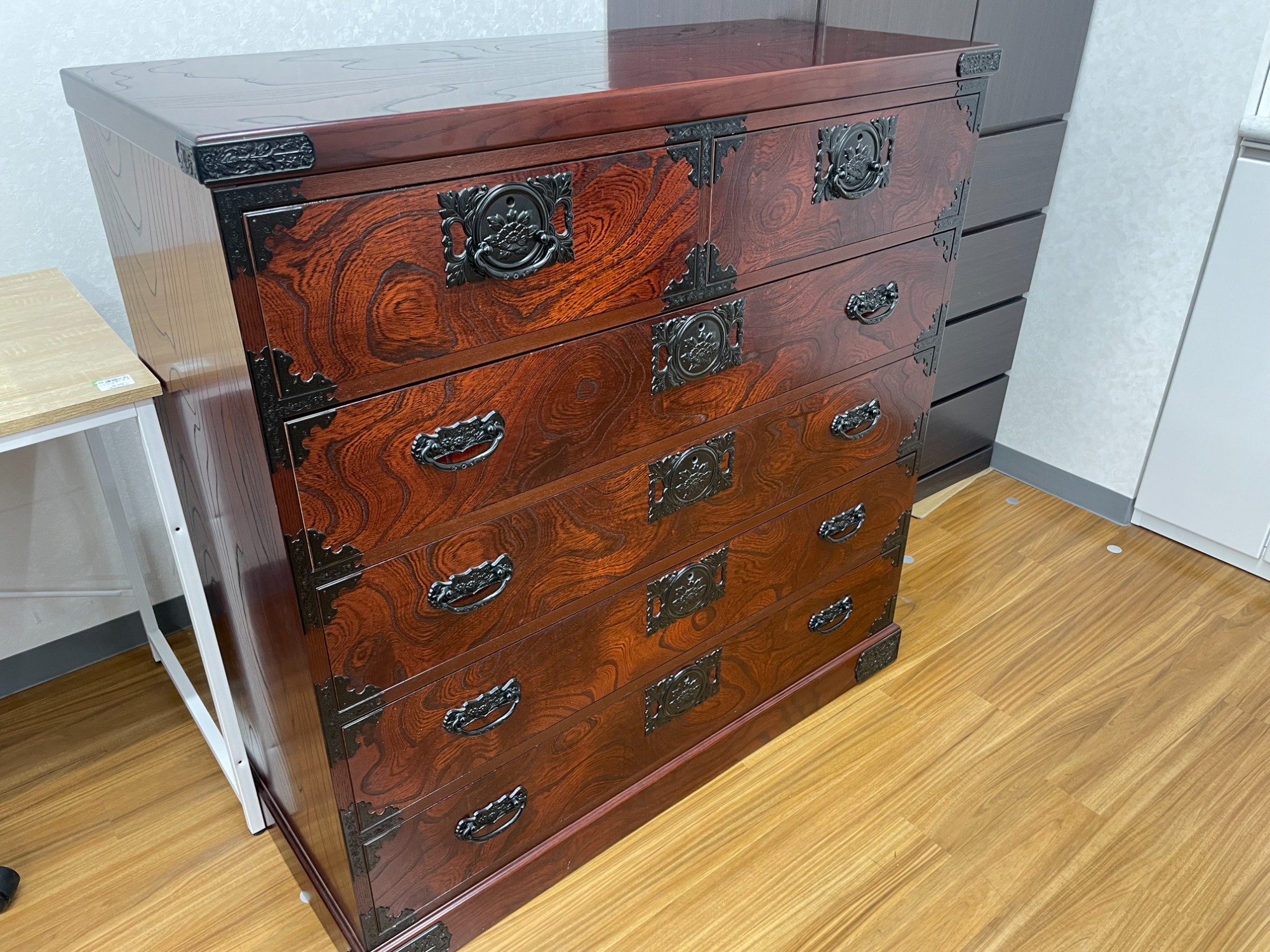 四国高松の伝統工芸！】飛鳥工芸家具 欅箪笥5段のご紹介！｜2024年12