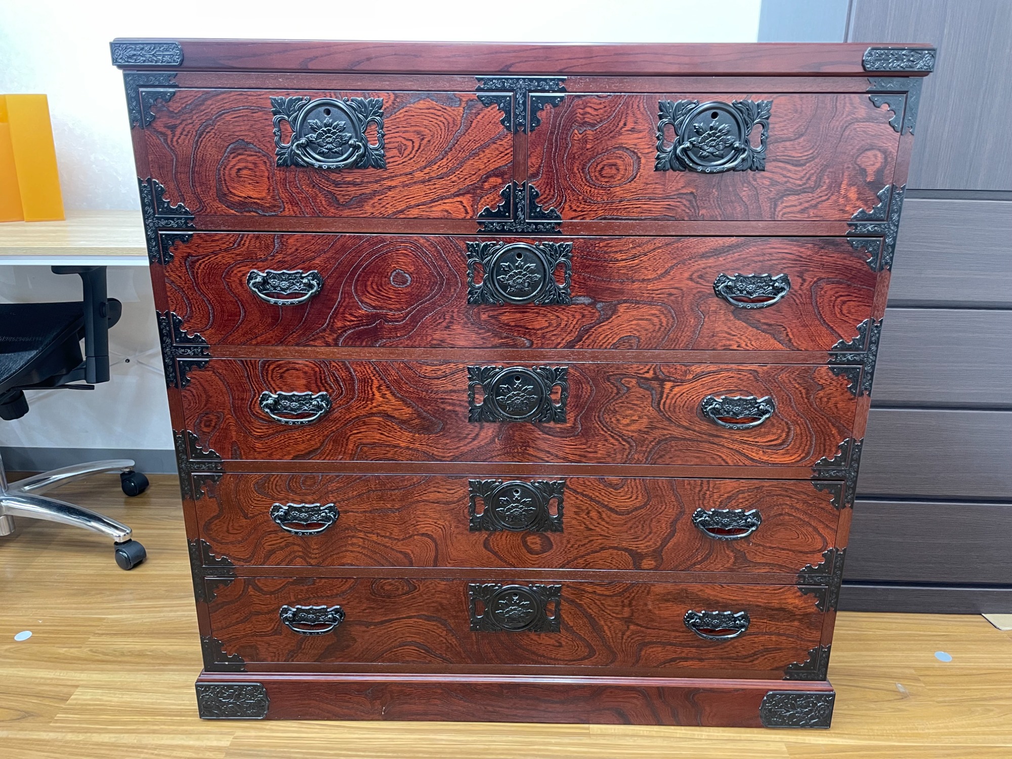 四国高松の伝統工芸！】飛鳥工芸家具 欅箪笥5段のご紹介！｜2024年12