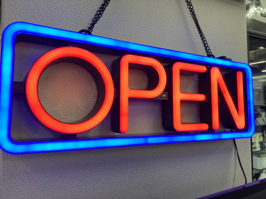 一点物！！！レトロかっこいい！！ネオン管風の『OPEN』LEDボード入荷