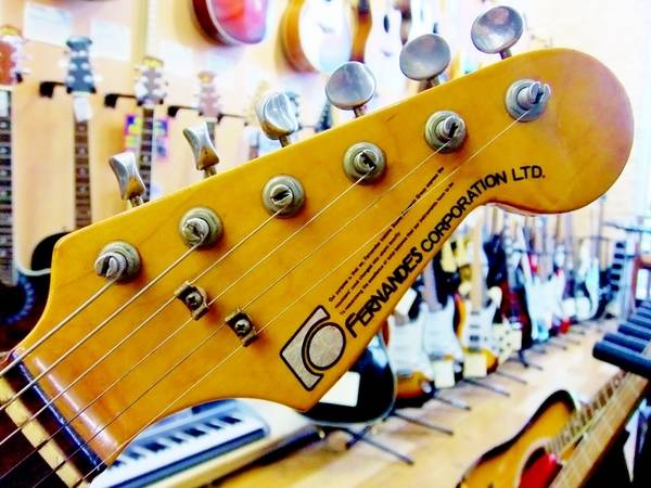 石ロゴ期FERNANDES!!SSHヴィンテージストラトキャスター買取入荷です