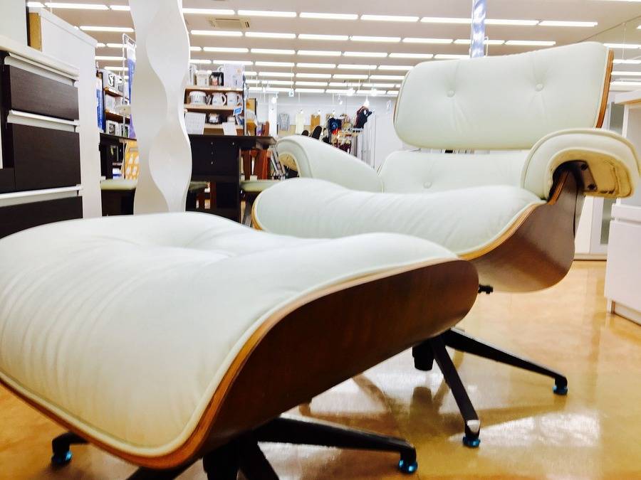 不朽の名作、ラウンジチェアのリプロダクト品が入荷。【摂津店】｜2017