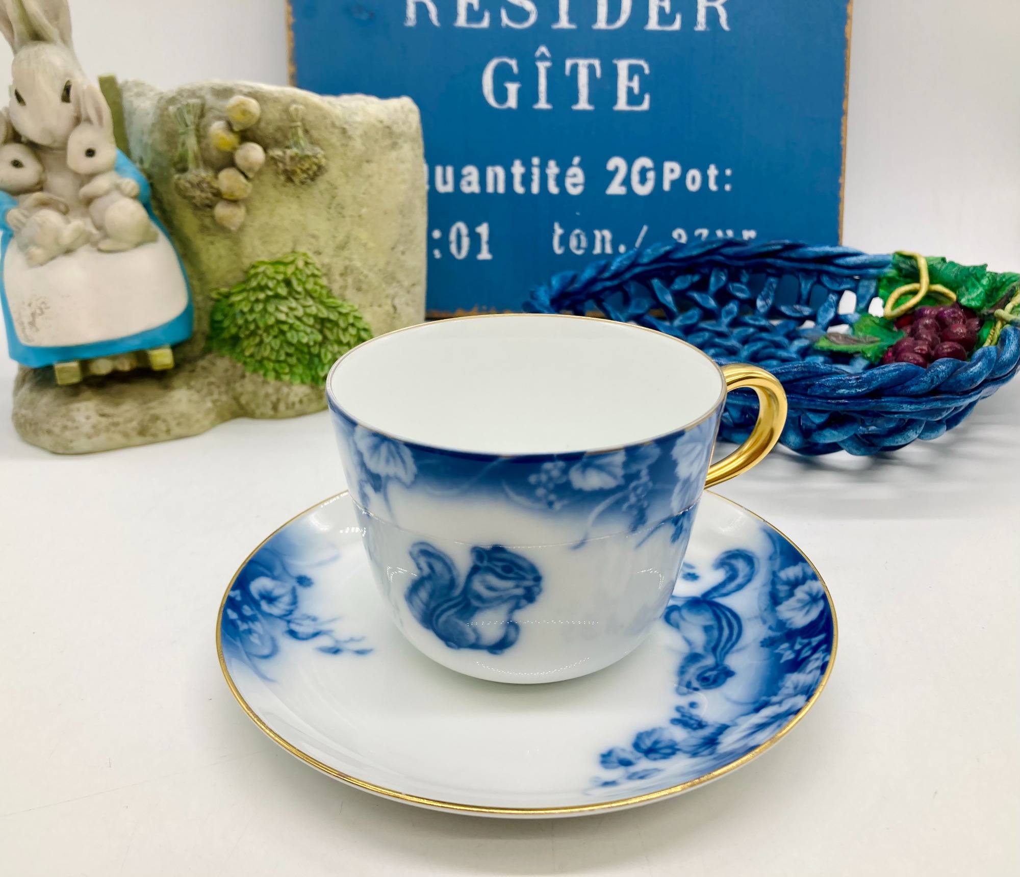 大倉陶園 カップ＆ソーサー アリスの森 入荷いたしました！｜2024年07