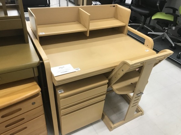 お得な学習机 中古品多数展示中！【トレファクマーケット千葉おゆみ野
