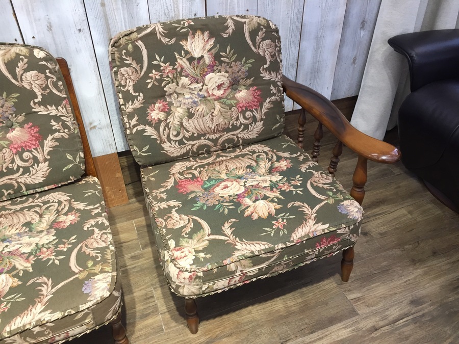 karimoku(カリモク)コロニアルシリーズの3人掛けソファが入荷しました