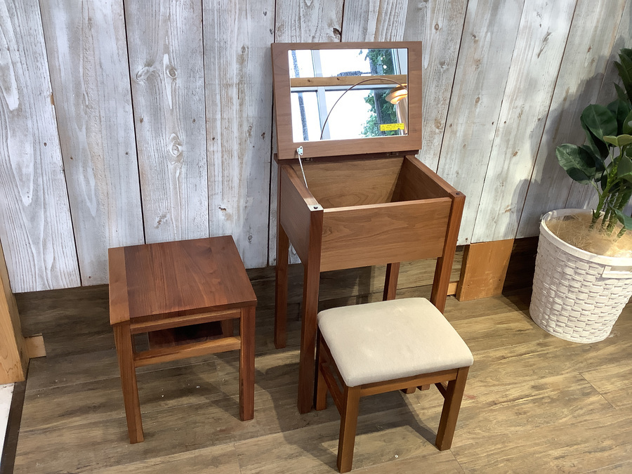 無印良品】ドレッサー・スツール付＆木製サイドテーブルベンチが入荷