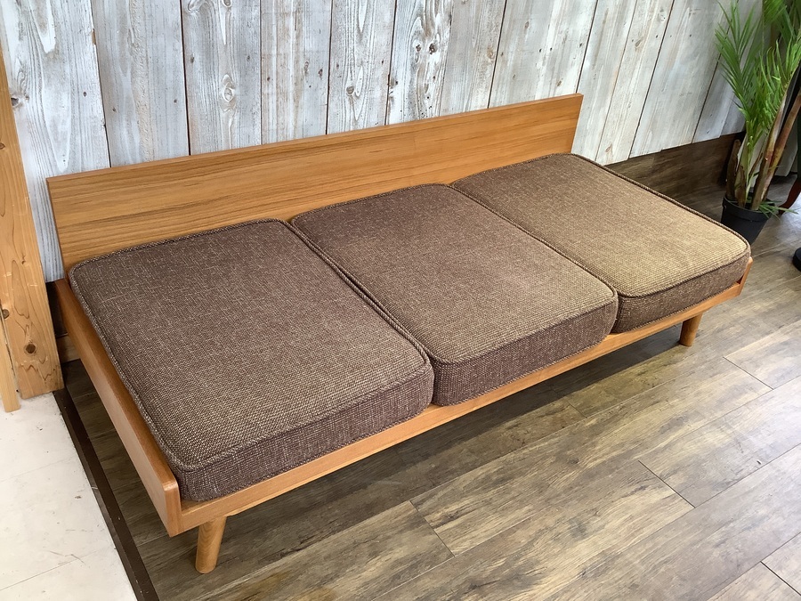 unico（ウニコ）】北欧ヴィンテージデザインのオットマン付3人掛け