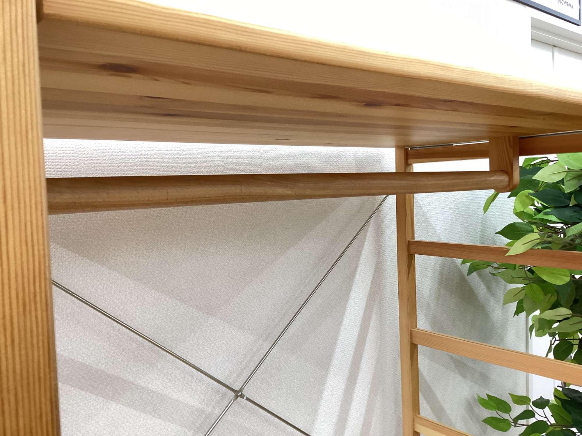 無印良品】ハンガー部分が木製の廃盤モデル！パイン材ワードローブが