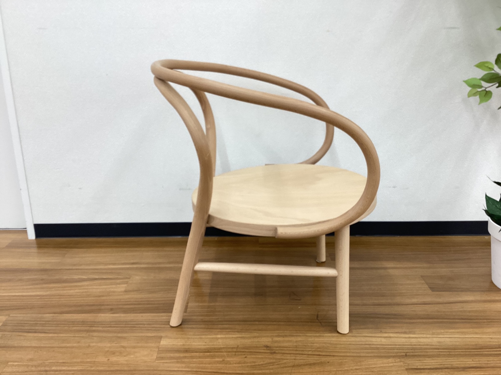 秋田木工】大きな曲線を描いた美しいデザインのラウンジチェア（No