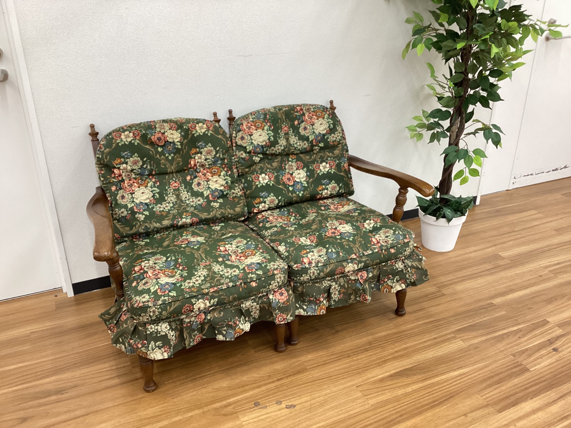 飛騨産業】50年以上愛され続けている飛騨産業定番デザインの2人掛け